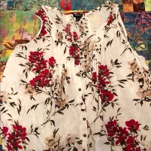 Linen sleeveless blouse with floral print